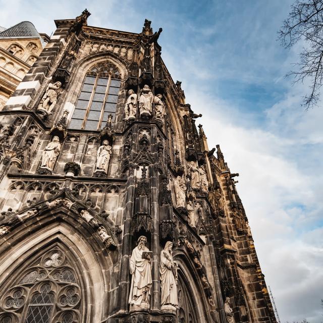 Aachener Dom in der Froschperspektive