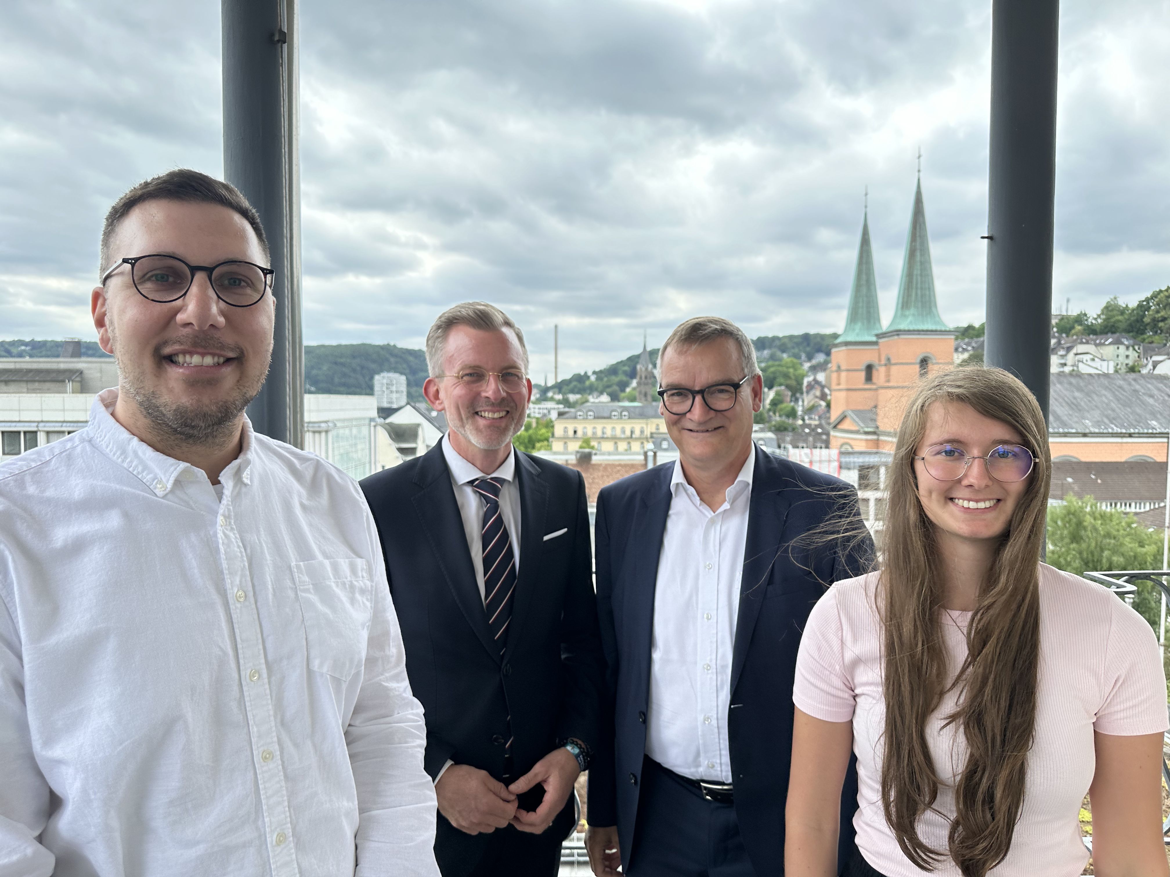 Staatssekretär Dr. Günnewig im Finanzamt Wuppertal-Elberfeld