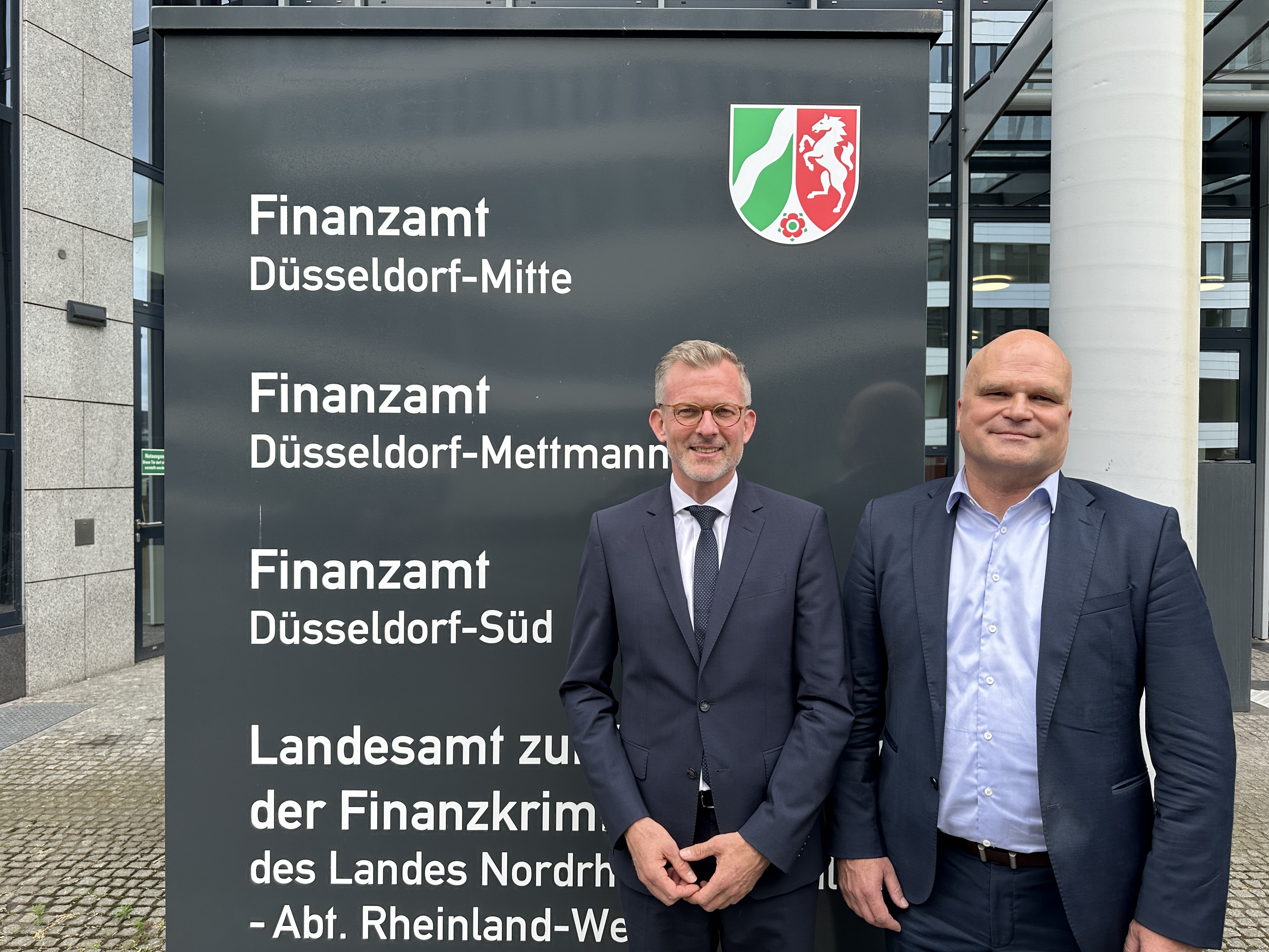 Staatssekretär Dr. Günnewig bei seinem Besuch im Finanzamt Düsseldorf-Mettmann