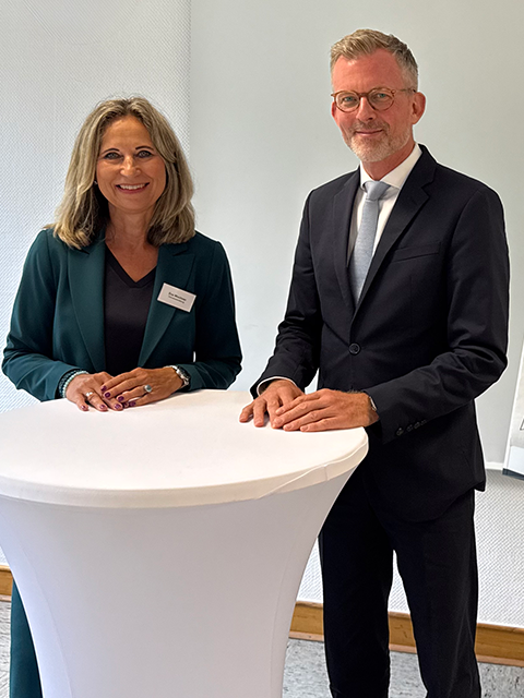 Staatssekretär Dr. Dirk Günnewig mit der Leiterin des Finanzamts Köln-Altstadt Eva Wochner