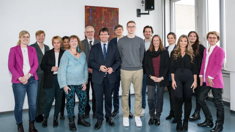 Ministerbesuch im Finanzamt Düsseldorf-Süd