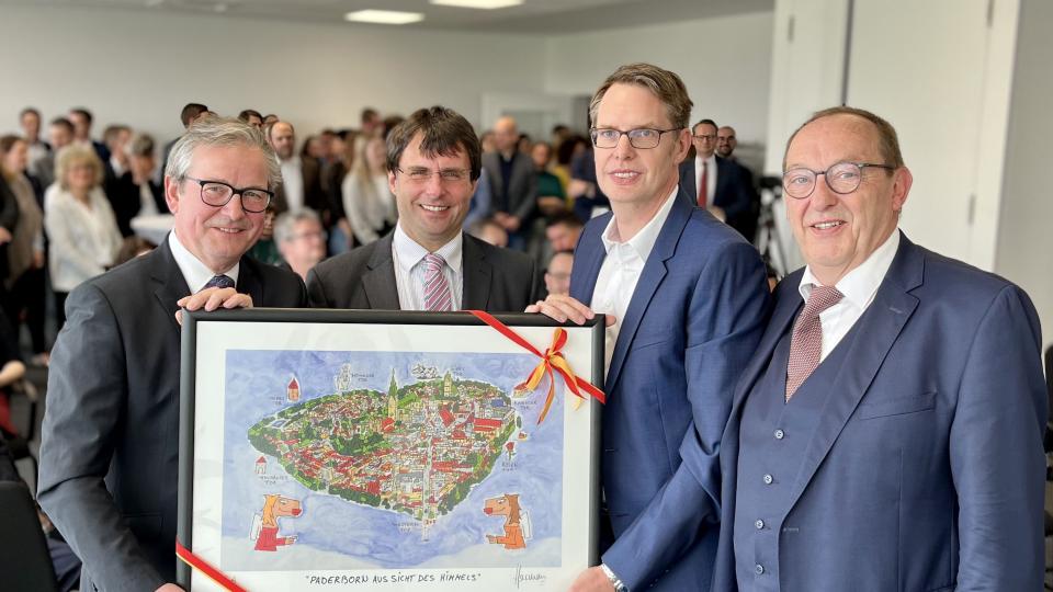 Minister und Oberfinanzpräsident eröffnen das neue Finanzamt Paderborn