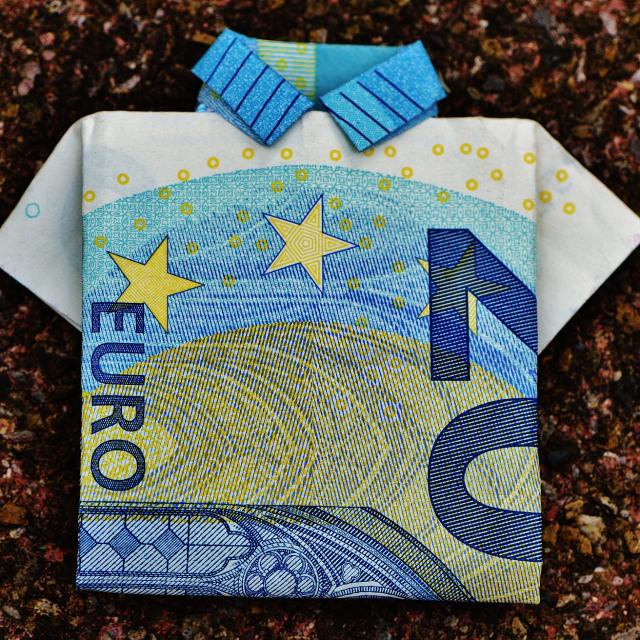 20-Euro-Schein gefalten als Hemd