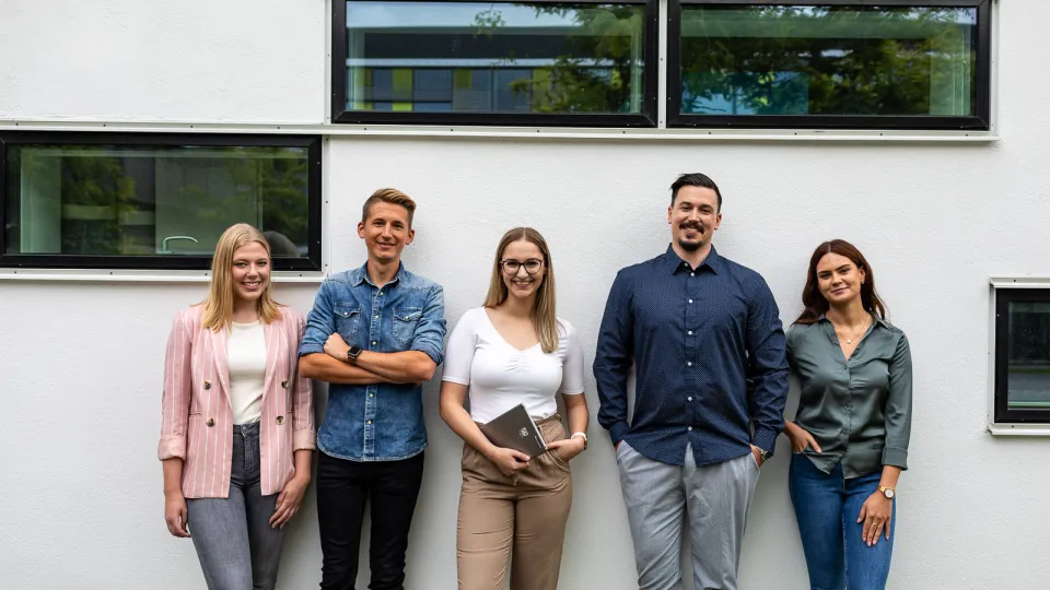 Das Bild zeigt eine Gruppe Menschen